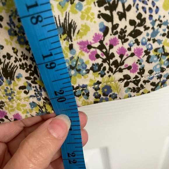 J. jill lived in chino floral Skirt size 8 gorgeous flowers spring design - Picture 5 of 5